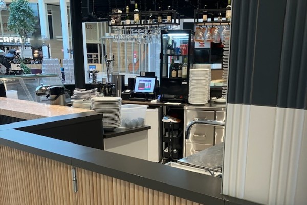 Fisk- & Skaldjursrestaurang, Toppläge i Väla Köpcentrum bild 2