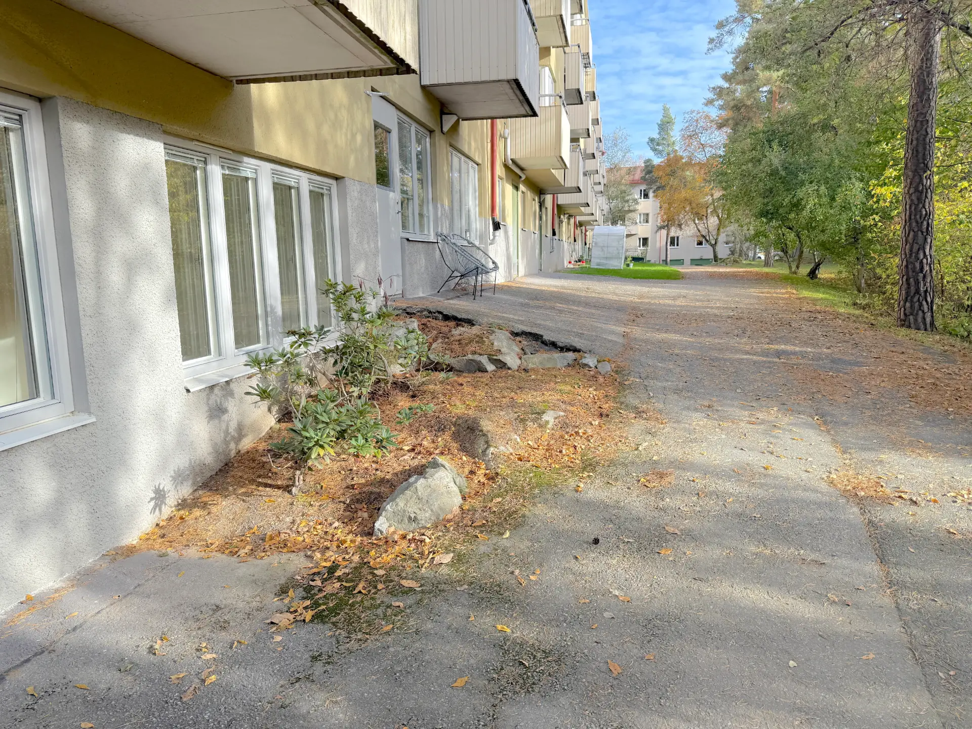 Nyrenoverad kontorslägenhet med möjlighet till övernattning i Gubbängen bild 1