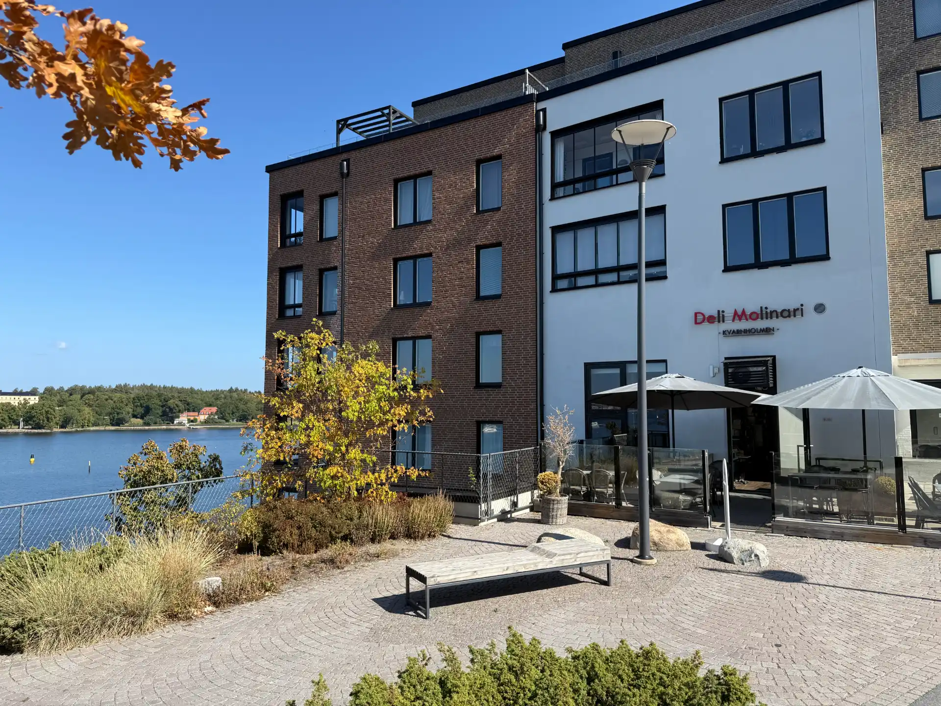 Restaurang med sjöutsikt på Kvarnholmen bild 1