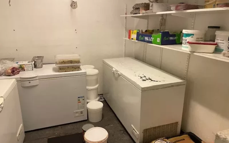 Väl etablerad pizzeria med kolgrill i Solna – bild 1